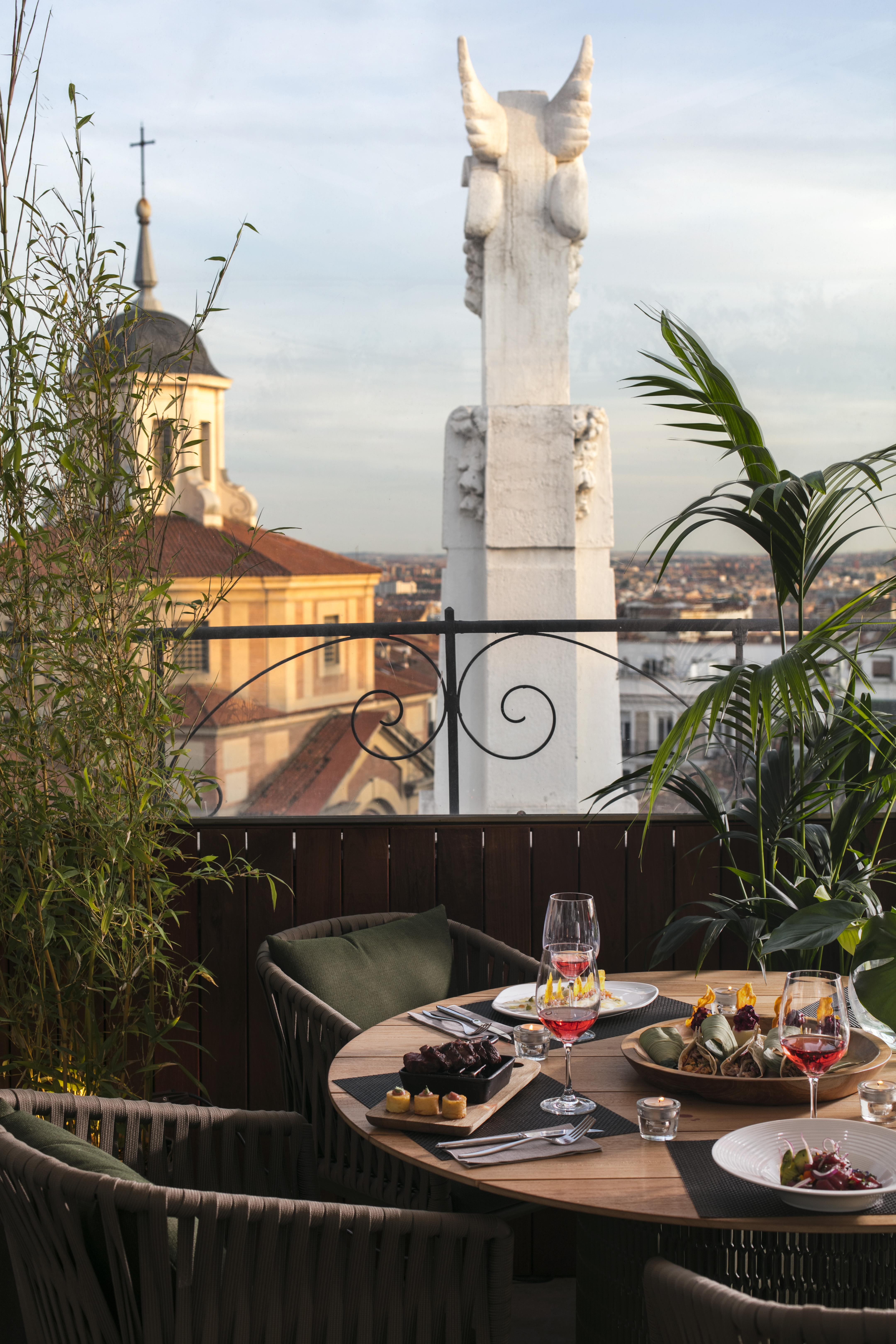 Me Madrid Reina Victoria By Melia Hotel Ngoại thất bức ảnh